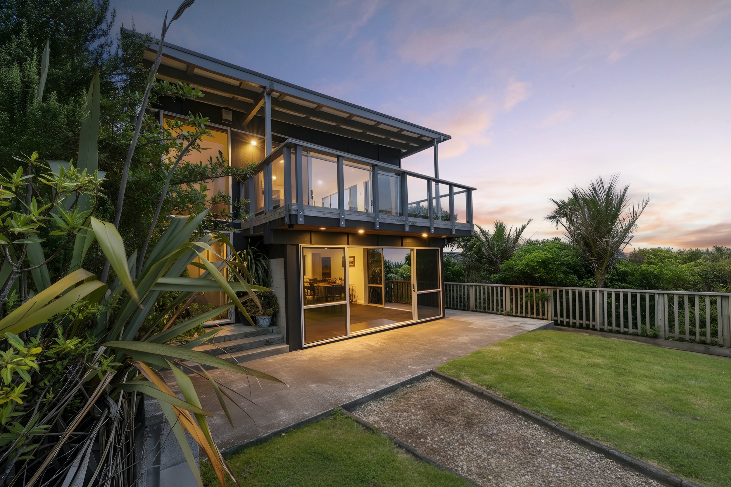 HUGE  HOME - HUGE VIEWS - HUGE OPTIONS
